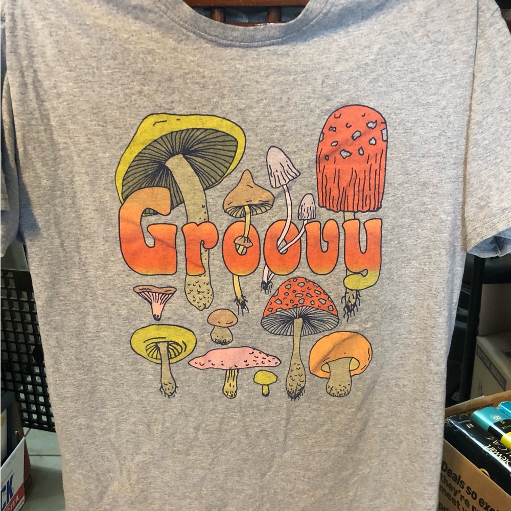 Groovy Retro Style Gray Cotton Tee Size L